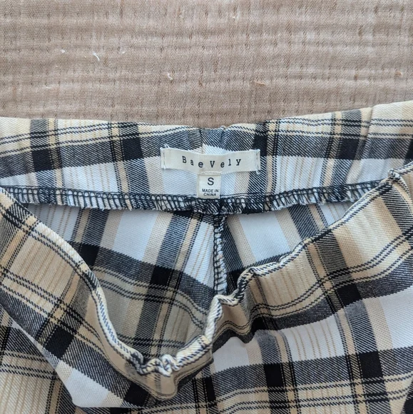 Plaid Women's Cropped Flare Pants! - Picture 8 of 14